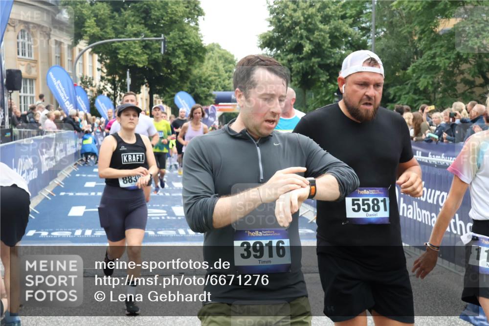 30.06.2024 - hella hamburg halbmarathon Lena Gebhardt http://msf.ph/oto/6671276 30.06.2024 11:14:13 Ziel 547, 1042, 1069, 1190, 1793, 2348, 2895, 3073, 3916, 4139, 4755, 5581, 6320, 6321, 7970, 8342, 8838, 9420, 10788, 11018, 12155, 12191, 12205, 12212, 12382, 12561, 13032, 13289, 13337, 13451 meine-sportfotos.de