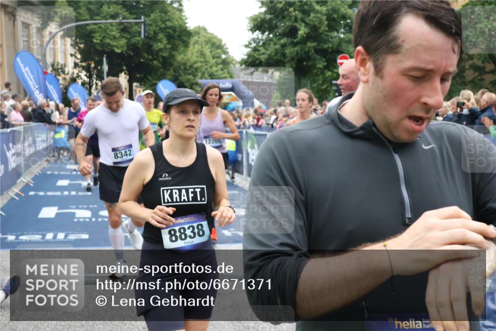 30.06.2024 - hella hamburg halbmarathon Lena Gebhardt http://msf.ph/oto/6671371 30.06.2024 11:14:14 Ziel 547, 1042, 1069, 1190, 1793, 1925, 2348, 2895, 3073, 3916, 4139, 4755, 5581, 6320, 6321, 7970, 8342, 8838, 9420, 10788, 11018, 12155, 12191, 12205, 12212, 12382, 12561, 13032, 13337, 13451 meine-sportfotos.de