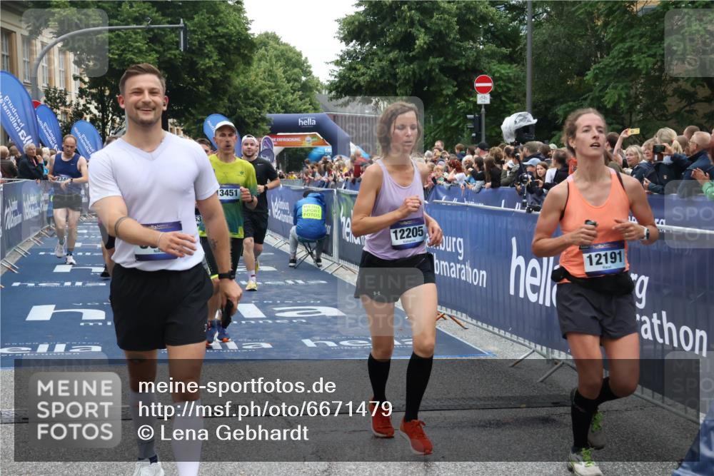 30.06.2024 - hella hamburg halbmarathon Lena Gebhardt http://msf.ph/oto/6671479 30.06.2024 11:14:15 Ziel 1042, 1069, 1190, 1793, 1925, 2348, 2895, 3073, 3916, 4755, 5581, 6320, 6321, 8342, 8838, 9420, 10636, 10788, 10933, 11018, 12155, 12191, 12205, 12212, 12382, 13032, 13337, 13451 meine-sportfotos.de
