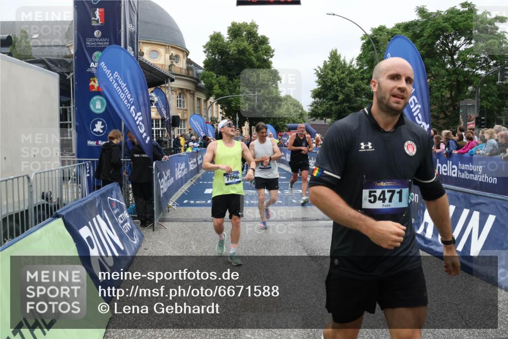 30.06.2024 - hella hamburg halbmarathon Lena Gebhardt http://msf.ph/oto/6671588 30.06.2024 10:42:55 Ziel 883, 966, 2040, 4457, 4986, 5468, 5471, 5864, 6218, 7065, 7066, 7096, 7157, 7753, 8364, 9524, 10226, 10978, 11131, 11629, 11986, 12350, 13449 meine-sportfotos.de