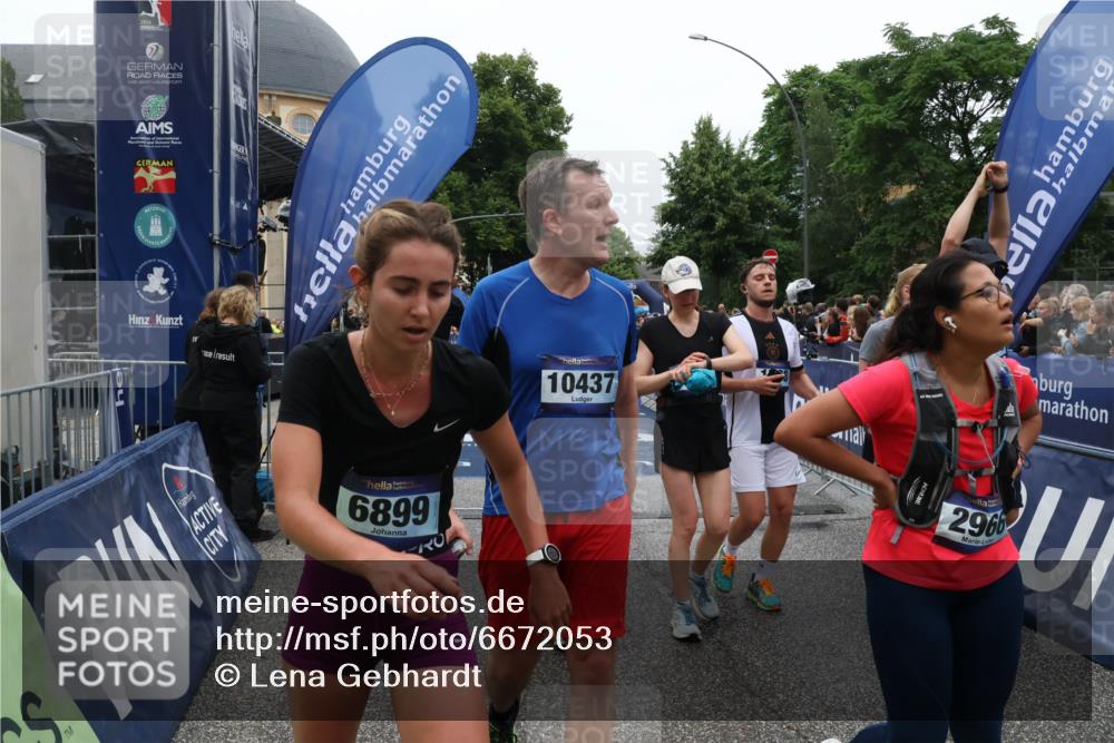 30.06.2024 - hella hamburg halbmarathon Lena Gebhardt http://msf.ph/oto/6672053 30.06.2024 11:10:03 Ziel 625, 1400, 1588, 2966, 3018, 3254, 3610, 3741, 4201, 6595, 6899, 6997, 7138, 7511, 8011, 10437, 10490, 10665, 11813 meine-sportfotos.de