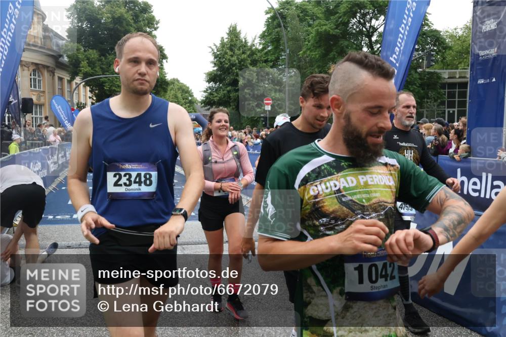30.06.2024 - hella hamburg halbmarathon Lena Gebhardt http://msf.ph/oto/6672079 30.06.2024 11:14:21 Ziel 1042, 1069, 1159, 1617, 1925, 2348, 2740, 2741, 2895, 3073, 3168, 3508, 4755, 5030, 5190, 6320, 6321, 6374, 8555, 9192, 9420, 9564, 10636, 10933, 11669, 12124, 12248, 13032, 13337, 13451 meine-sportfotos.de