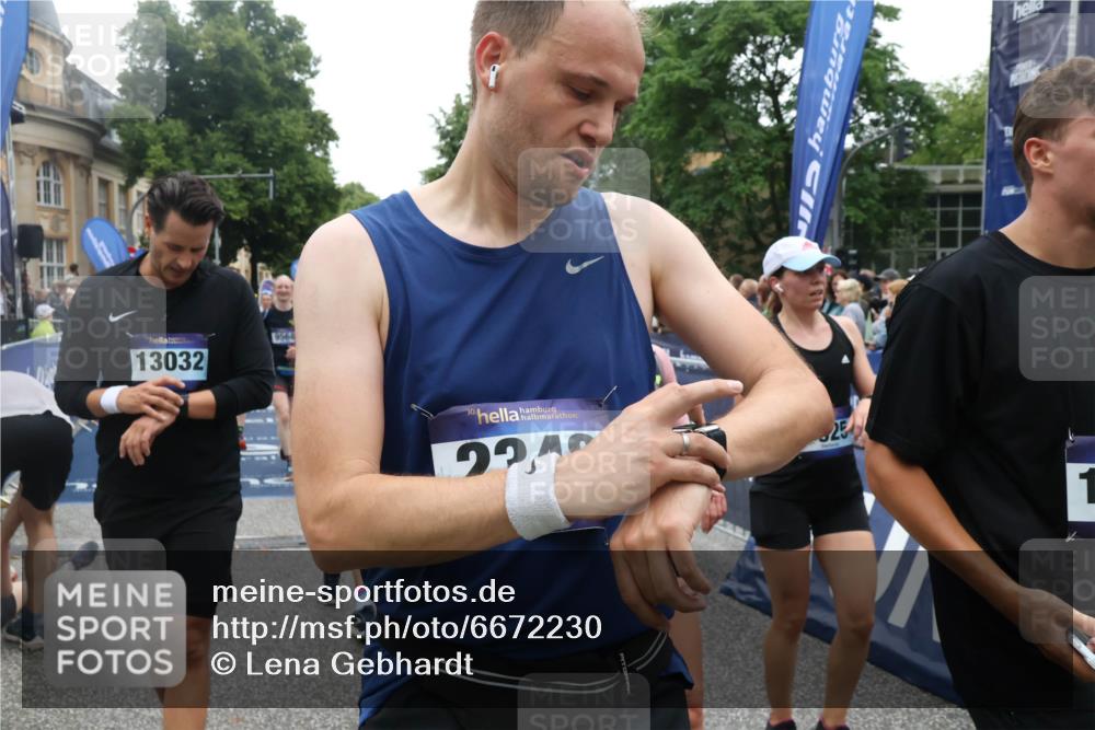 30.06.2024 - hella hamburg halbmarathon Lena Gebhardt http://msf.ph/oto/6672230 30.06.2024 11:14:22 Ziel 1042, 1069, 1159, 1617, 1925, 2348, 2740, 2741, 2895, 3073, 3168, 3508, 4755, 5030, 5190, 6320, 6321, 6374, 6614, 8555, 9192, 9420, 9564, 10636, 10933, 11669, 12124, 12248, 12322, 13032, 13337 meine-sportfotos.de