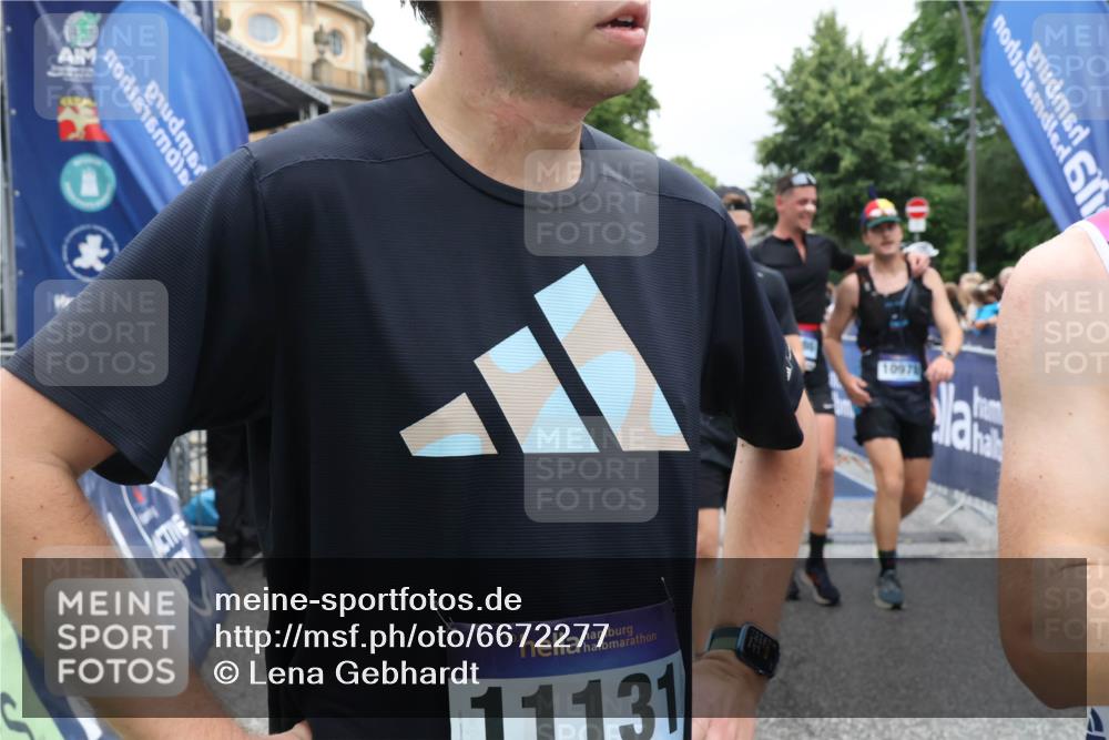 30.06.2024 - hella hamburg halbmarathon Lena Gebhardt http://msf.ph/oto/6672277 30.06.2024 10:43:03 Ziel 738, 2040, 3338, 3613, 4457, 4986, 5233, 5242, 5864, 6007, 6820, 6855, 7065, 7066, 7753, 9986, 10226, 10978, 11131, 11629, 11986, 12350 meine-sportfotos.de