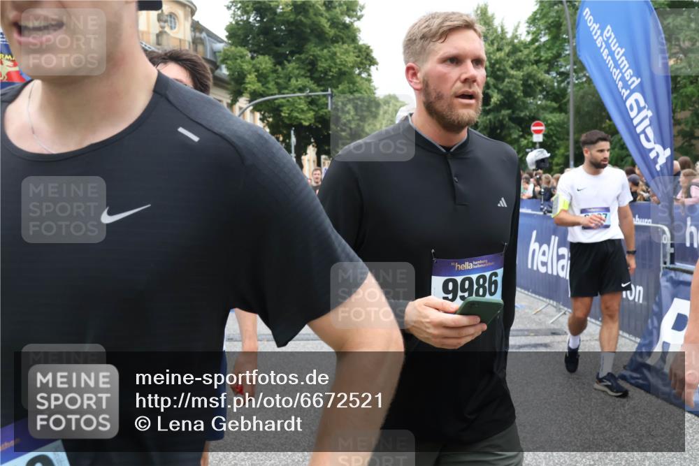 30.06.2024 - hella hamburg halbmarathon Lena Gebhardt http://msf.ph/oto/6672521 30.06.2024 10:43:06 Ziel 738, 1887, 3338, 3613, 5233, 5242, 5482, 6007, 6820, 6855, 7065, 7429, 9986, 10978, 11514, 11629, 12350 meine-sportfotos.de