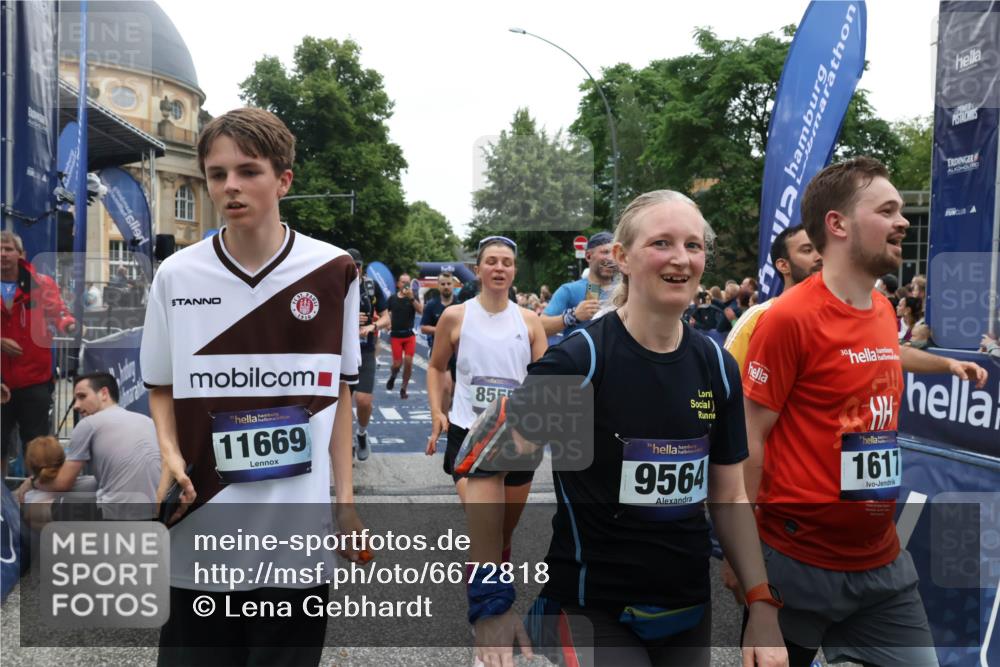 30.06.2024 - hella hamburg halbmarathon Lena Gebhardt http://msf.ph/oto/6672818 30.06.2024 11:14:27 Ziel 1159, 1617, 2740, 2741, 3124, 3168, 3508, 3935, 4807, 5030, 5190, 6374, 6614, 7519, 8555, 8573, 8574, 9192, 9459, 9564, 10281, 10358, 10636, 10933, 11669, 12124, 12248, 12318, 12322 meine-sportfotos.de