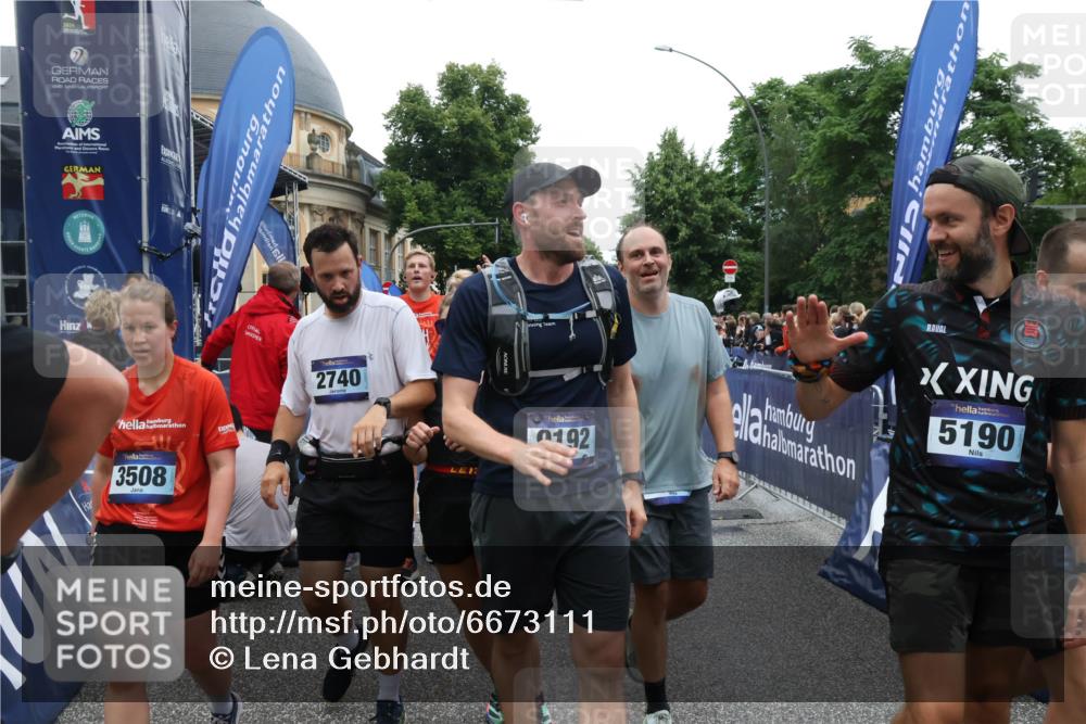 30.06.2024 - hella hamburg halbmarathon Lena Gebhardt http://msf.ph/oto/6673111 30.06.2024 11:14:30 Ziel 834, 1159, 1472, 2028, 2084, 2338, 2740, 2741, 3077, 3124, 3168, 3508, 3935, 4807, 5030, 5190, 6355, 6374, 6614, 7519, 8555, 8573, 8574, 9192, 9303, 9459, 10281, 10358, 10771, 11669, 12124, 12248, 12318, 12322 meine-sportfotos.de