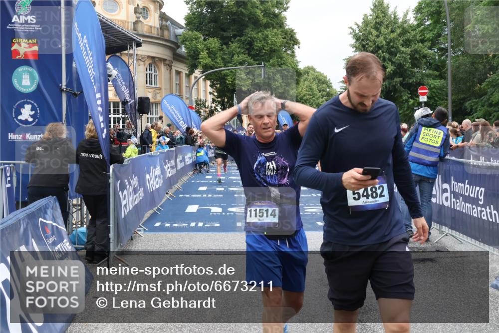 30.06.2024 - hella hamburg halbmarathon Lena Gebhardt http://msf.ph/oto/6673211 30.06.2024 10:43:15 Ziel 1175, 1887, 4388, 4691, 4849, 5482, 7211, 7212, 7429, 8028, 11514, 11894, 12048 meine-sportfotos.de