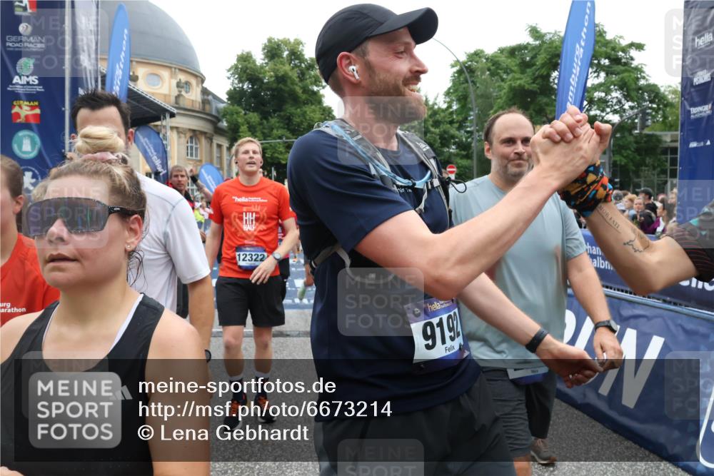 30.06.2024 - hella hamburg halbmarathon Lena Gebhardt http://msf.ph/oto/6673214 30.06.2024 11:14:31 Ziel 834, 1159, 1472, 2028, 2084, 2338, 2740, 2741, 3077, 3124, 3168, 3508, 3935, 4807, 5190, 6355, 6374, 6614, 7519, 8555, 8573, 8574, 9192, 9303, 9459, 10281, 10358, 10771, 12248, 12318, 12322 meine-sportfotos.de