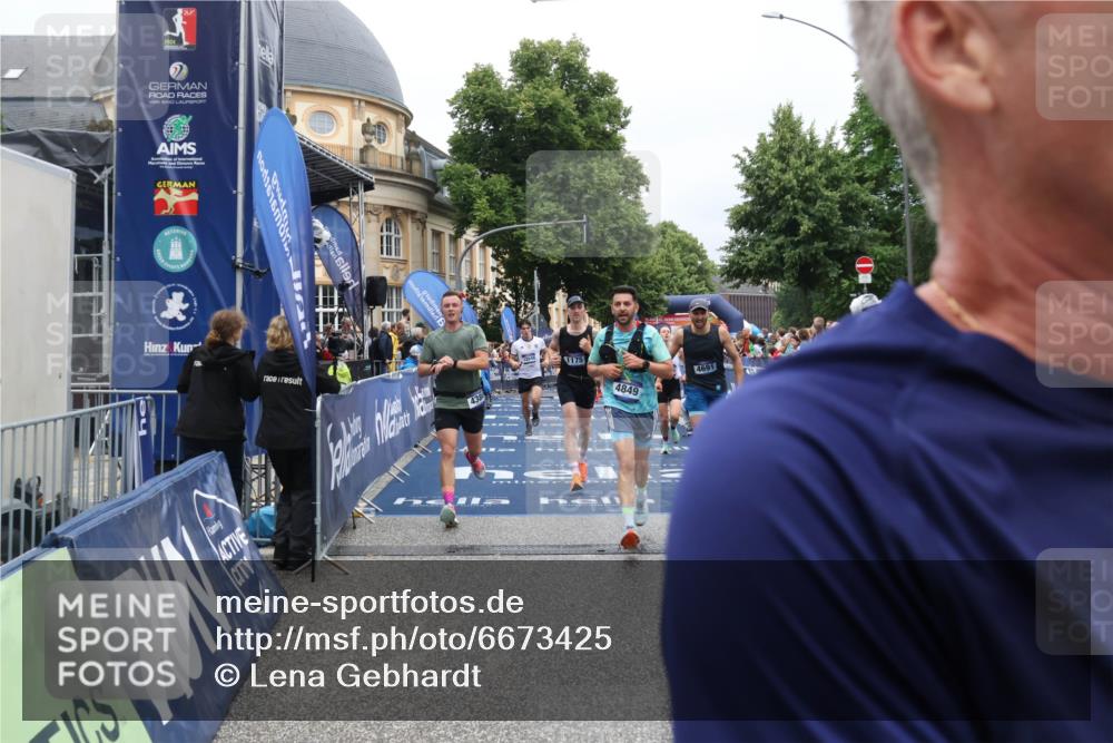 30.06.2024 - hella hamburg halbmarathon Lena Gebhardt http://msf.ph/oto/6673425 30.06.2024 10:43:17 Ziel 1175, 1887, 2051, 3949, 4388, 4691, 4849, 7211, 7212, 7429, 8028, 8537, 8563, 11514, 11894, 12048, 12559 meine-sportfotos.de