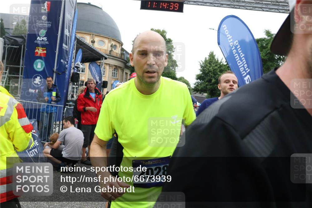 30.06.2024 - hella hamburg halbmarathon Lena Gebhardt http://msf.ph/oto/6673939 30.06.2024 11:14:37 Ziel 834, 1048, 1472, 2028, 2084, 2338, 3077, 3124, 3883, 3935, 4379, 6355, 7278, 7519, 9303, 9559, 10281, 10771, 12318 meine-sportfotos.de