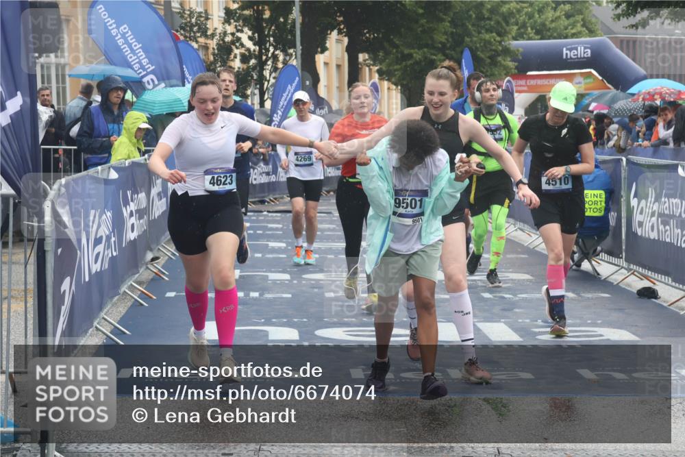 30.06.2024 - hella hamburg halbmarathon Lena Gebhardt http://msf.ph/oto/6674074 30.06.2024 12:22:57 Ziel 4269, 4510, 4623, 4624, 5877, 7449, 8273, 8668, 9501, 10600 meine-sportfotos.de