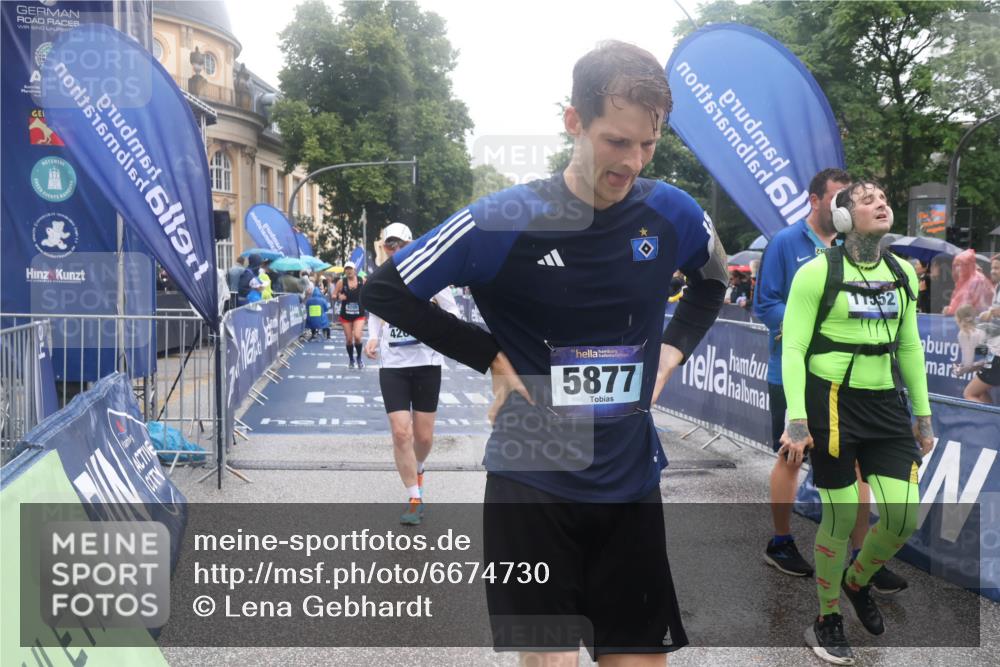 30.06.2024 - hella hamburg halbmarathon Lena Gebhardt http://msf.ph/oto/6674730 30.06.2024 12:23:04 Ziel 4269, 4510, 5877, 7449, 8209, 8668, 10784, 11552 meine-sportfotos.de
