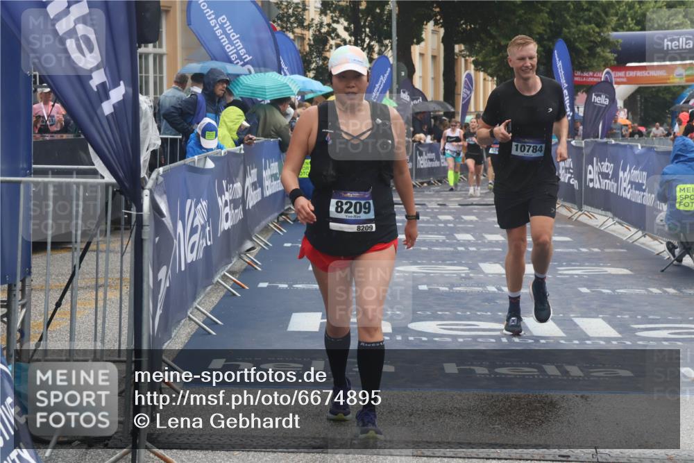 30.06.2024 - hella hamburg halbmarathon Lena Gebhardt http://msf.ph/oto/6674895 30.06.2024 12:23:08 Ziel 4269, 8209, 10784, 11552 meine-sportfotos.de
