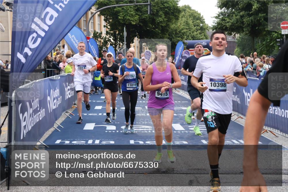 30.06.2024 - hella hamburg halbmarathon Lena Gebhardt http://msf.ph/oto/6675330 30.06.2024 11:10:39 Ziel 700, 1456, 1913, 2377, 2707, 3948, 5007, 6099, 6199, 6348, 6485, 6829, 6940, 8974, 9415, 10038, 10291, 10398, 10566, 11007, 11010, 11170, 11359, 12453, 13177, 13180, 13378 meine-sportfotos.de