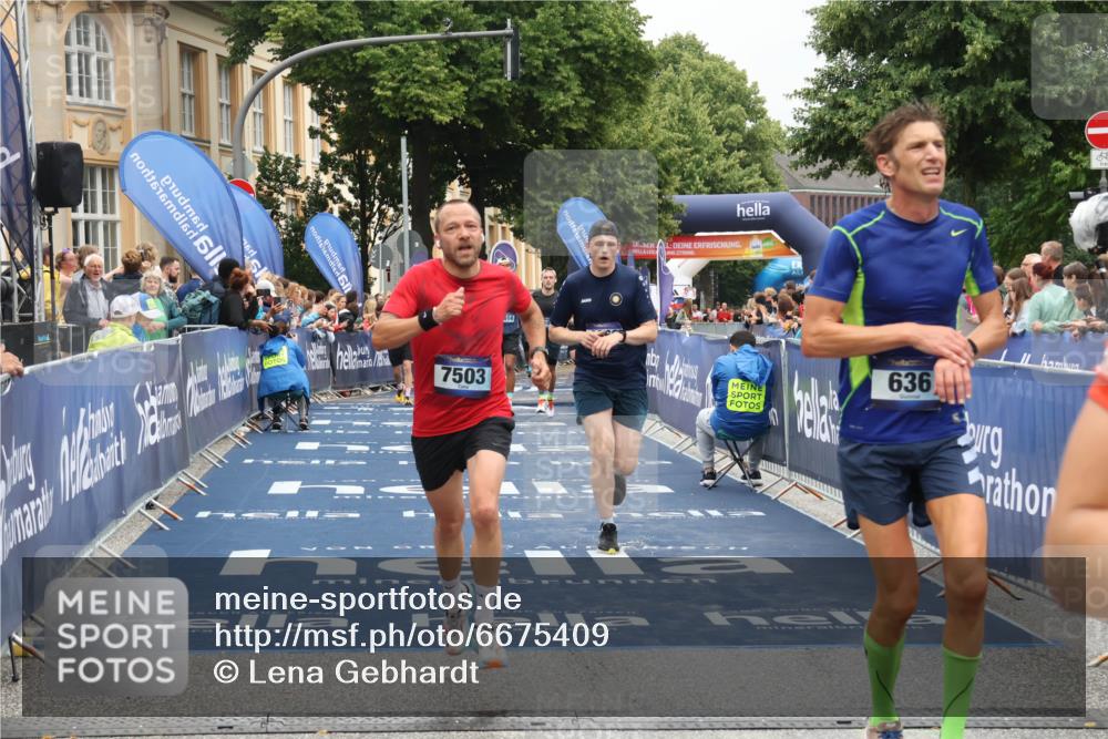 30.06.2024 - hella hamburg halbmarathon Lena Gebhardt http://msf.ph/oto/6675409 30.06.2024 10:39:42 Ziel 636, 1340, 2268, 4184, 6960, 7503, 7614, 7904, 8637, 9041, 9155, 11038, 11712, 12206 meine-sportfotos.de
