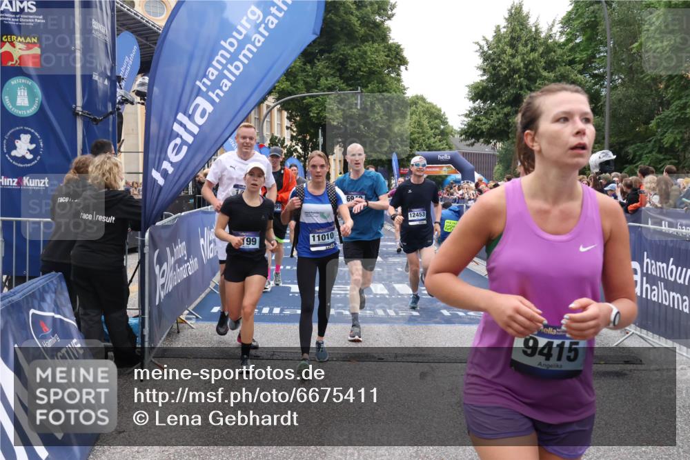 30.06.2024 - hella hamburg halbmarathon Lena Gebhardt http://msf.ph/oto/6675411 30.06.2024 11:10:41 Ziel 700, 1456, 1913, 2090, 2377, 2707, 3948, 5007, 6099, 6199, 6485, 6829, 6940, 8974, 9415, 10038, 10291, 10398, 11007, 11010, 11170, 11359, 12453, 13177, 13180, 13378 meine-sportfotos.de