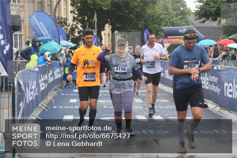 30.06.2024 - hella hamburg halbmarathon Lena Gebhardt http://msf.ph/oto/6675427 30.06.2024 12:23:30 Ziel 720, 766, 2558, 3909, 4155, 4156, 8471, 11779, 11866 meine-sportfotos.de