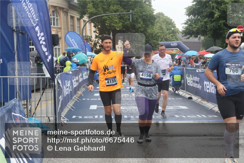 30.06.2024 - hella hamburg halbmarathon Lena Gebhardt http://msf.ph/oto/6675446 30.06.2024 12:23:31 Ziel 720, 766, 2558, 3909, 4155, 4156, 8471, 11779, 11866, 13470 meine-sportfotos.de