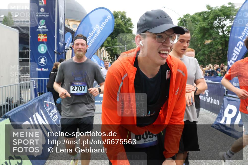 30.06.2024 - hella hamburg halbmarathon Lena Gebhardt http://msf.ph/oto/6675563 30.06.2024 11:10:46 Ziel 527, 700, 1913, 2090, 2707, 3948, 5007, 5437, 5685, 6099, 6199, 6264, 6485, 6940, 8561, 8974, 10291, 10573, 11010, 11170, 12148, 12453, 13177, 13180 meine-sportfotos.de