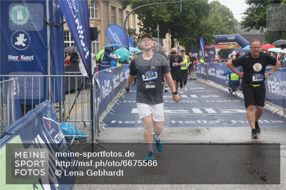 30.06.2024 - hella hamburg halbmarathon Lena Gebhardt http://msf.ph/oto/6675566 30.06.2024 12:23:36 Ziel 2065, 2558, 3909, 4155, 4156, 6459, 11866, 13450, 13470 meine-sportfotos.de