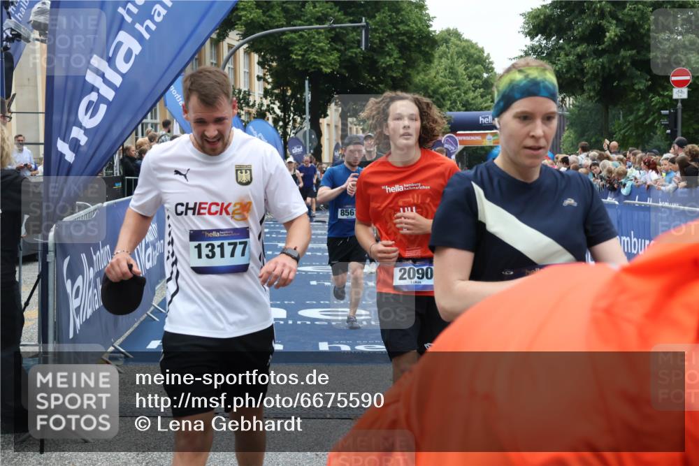 30.06.2024 - hella hamburg halbmarathon Lena Gebhardt http://msf.ph/oto/6675590 30.06.2024 11:10:47 Ziel 527, 700, 1913, 2090, 2707, 3948, 5007, 5437, 5508, 5685, 6099, 6264, 6485, 6940, 8561, 8974, 10291, 10573, 11170, 12148, 12453, 13177, 13180 meine-sportfotos.de