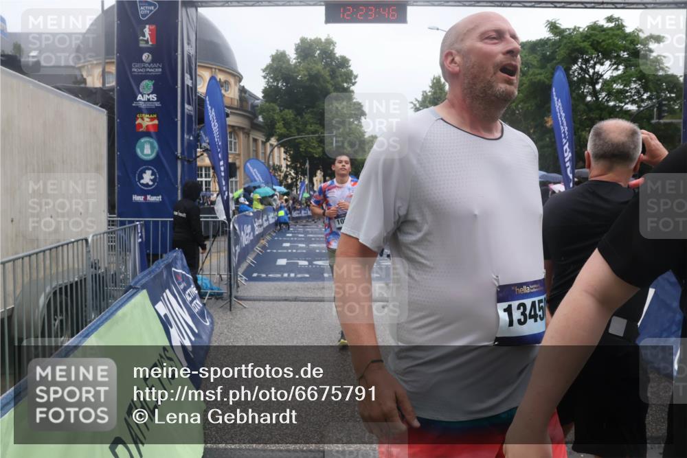 30.06.2024 - hella hamburg halbmarathon Lena Gebhardt http://msf.ph/oto/6675791 30.06.2024 12:23:44 Ziel 2065, 3795, 6459, 7520, 7840, 10852, 13450 meine-sportfotos.de