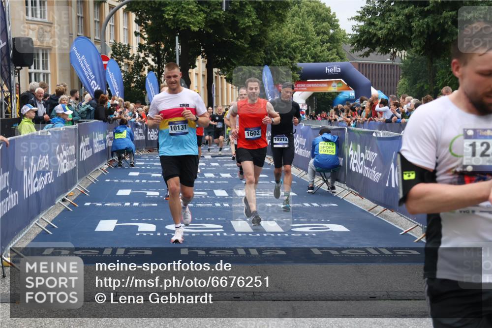 30.06.2024 - hella hamburg halbmarathon Lena Gebhardt http://msf.ph/oto/6676251 30.06.2024 10:40:06 Ziel 717, 1421, 1602, 2752, 3461, 4580, 7137, 7402, 8087, 8933, 9743, 10131, 10216, 10684, 10693, 12203, 12213, 12329 meine-sportfotos.de