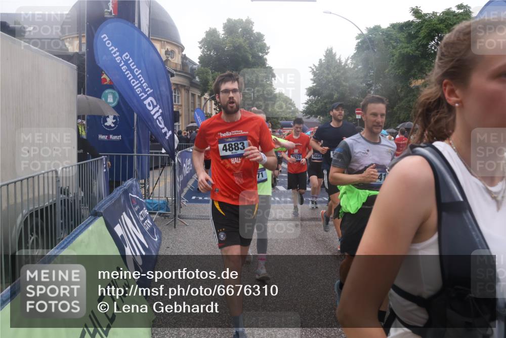 30.06.2024 - hella hamburg halbmarathon Lena Gebhardt http://msf.ph/oto/6676310 30.06.2024 11:44:49 Ziel 771, 796, 1314, 2039, 2884, 2929, 3664, 3665, 4212, 4298, 4883, 5723, 5838, 6168, 6341, 6503, 6771, 7203, 7486, 7687, 7688, 8254, 8373, 8420, 8549, 9128, 9136, 9526, 9542, 9913, 10832, 11327, 11652, 11666, 11775, 11828, 11835, 12092 meine-sportfotos.de