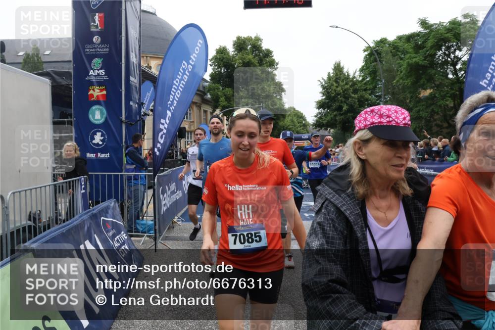 30.06.2024 - hella hamburg halbmarathon Lena Gebhardt http://msf.ph/oto/6676313 30.06.2024 11:11:09 Ziel 1181, 1225, 1335, 1687, 2457, 2607, 3250, 4158, 4517, 5005, 5243, 5735, 6002, 6059, 6158, 6354, 6887, 7052, 7085, 7088, 7243, 7284, 7806, 8780, 8842, 8961, 9076, 9619, 9630, 9869, 9943, 10089, 10878, 11054, 11343, 11405, 11585, 12223, 13466 meine-sportfotos.de