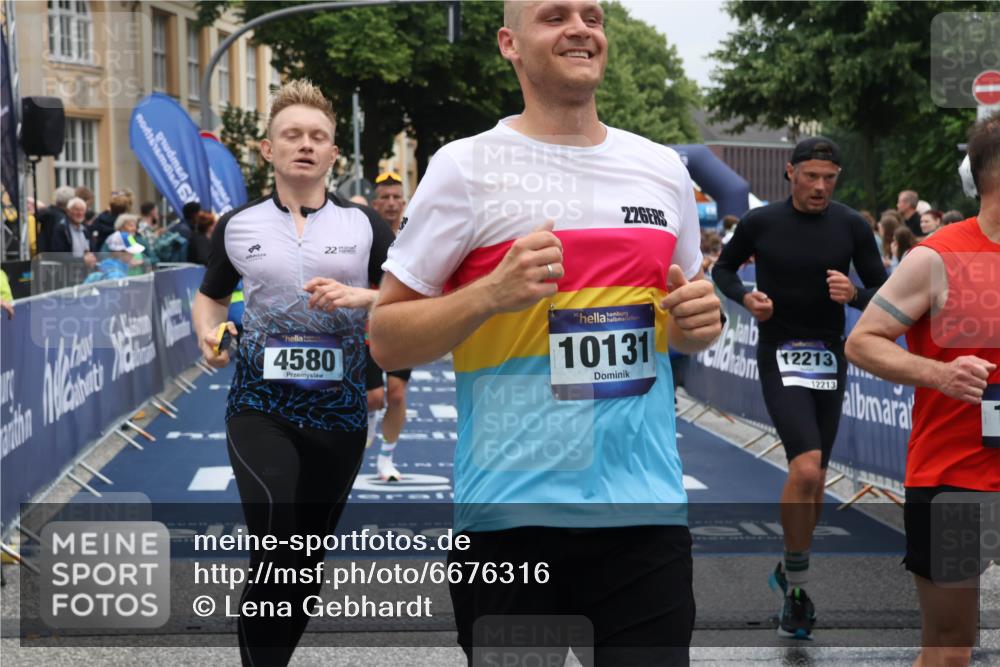 30.06.2024 - hella hamburg halbmarathon Lena Gebhardt http://msf.ph/oto/6676316 30.06.2024 10:40:09 Ziel 717, 1421, 1602, 3461, 4295, 4580, 7137, 7402, 7537, 7593, 8087, 8933, 9743, 10131, 10216, 10693, 10973, 12203, 12213, 12329 meine-sportfotos.de