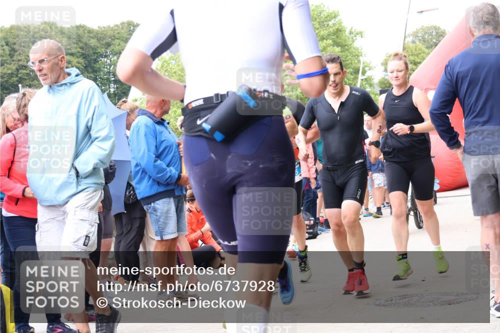 04.08.2024 - OstseeMan Strokosch-Dieckow http://msf.ph/oto/6737928 04.08.2024 15:04:13 Laufen 15, 127, 547, 850, 902, 945, 954, 1130, 1292 meine-sportfotos.de