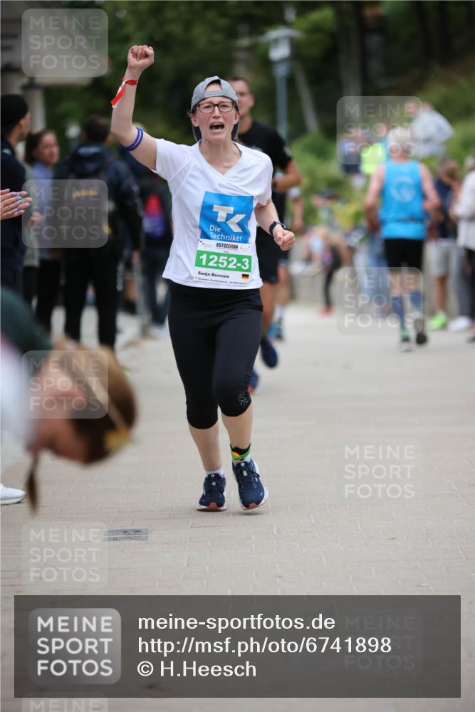 04.08.2024 - OstseeMan H.Heesch http://msf.ph/oto/6741898 04.08.2024 15:04:10 Laufen 614, 928, 930, 1101, 1124, 1156, 1167, 1190, 1200, 1252 meine-sportfotos.de