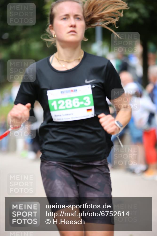 04.08.2024 - OstseeMan H.Heesch http://msf.ph/oto/6752614 04.08.2024 15:06:19 Laufen 2, 76, 117, 131, 164, 170, 177, 863, 916, 1112, 1140, 1206, 1286 meine-sportfotos.de