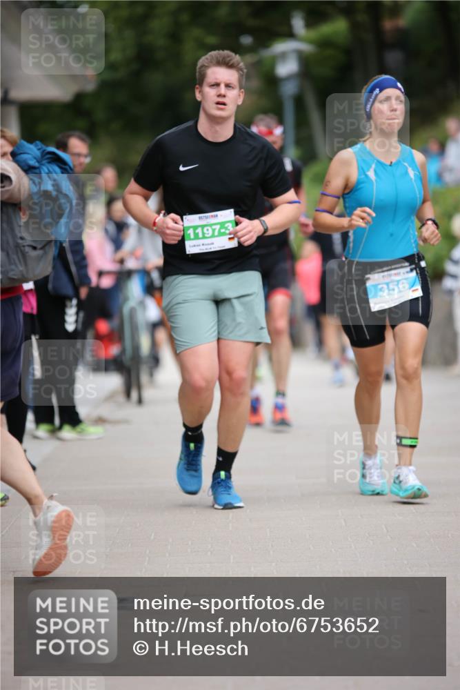 04.08.2024 - OstseeMan H.Heesch http://msf.ph/oto/6753652 04.08.2024 15:10:01 Laufen 79, 356, 502, 826, 886, 987, 1179, 1197 meine-sportfotos.de