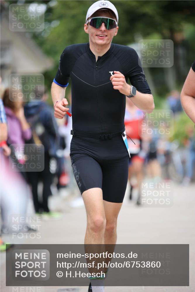 04.08.2024 - OstseeMan H.Heesch http://msf.ph/oto/6753860 04.08.2024 15:10:14 Laufen 7, 72, 169, 465, 485, 839, 886, 907, 913, 987, 987, 1179, 1197 meine-sportfotos.de