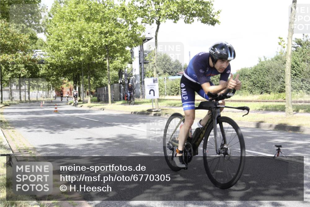 11.08.2024 - GEWOBA Citytriathlon Bremen H.Heesch http://msf.ph/oto/6770305 11.08.2024 12:05:22 Radfahren 783, 805, 864, 865 meine-sportfotos.de
