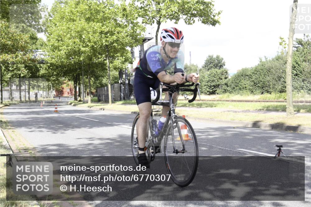 11.08.2024 - GEWOBA Citytriathlon Bremen H.Heesch http://msf.ph/oto/6770307 11.08.2024 12:05:33 Radfahren 783, 805, 920 meine-sportfotos.de