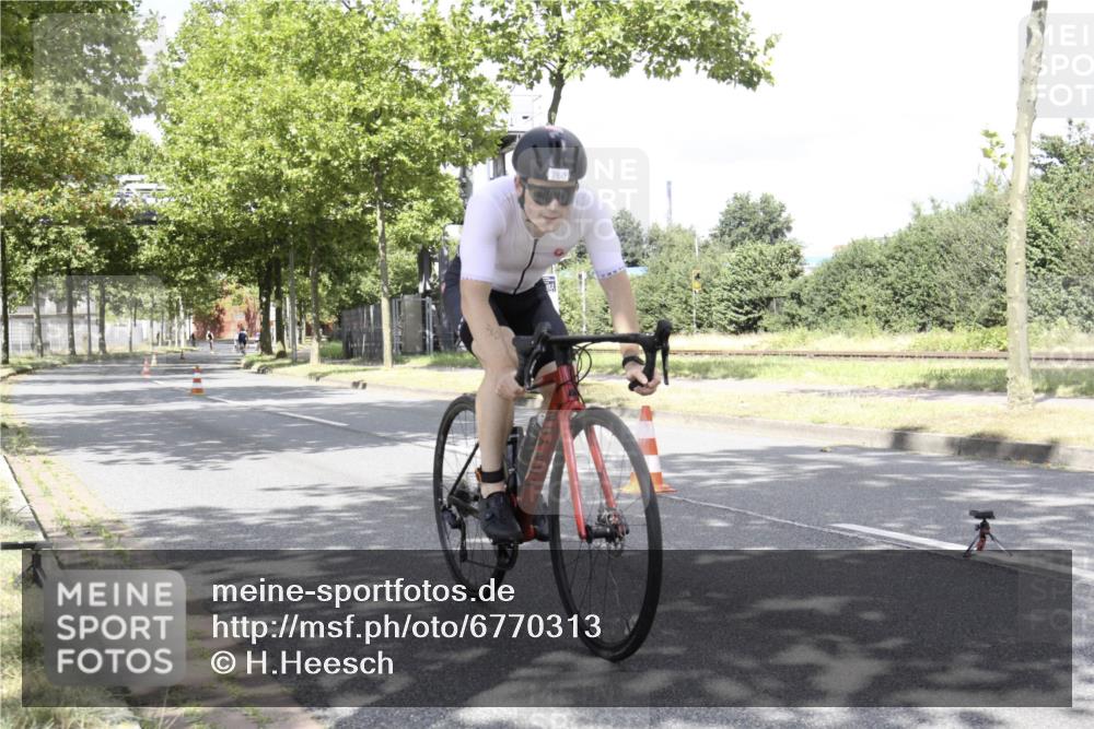 11.08.2024 - GEWOBA Citytriathlon Bremen H.Heesch http://msf.ph/oto/6770313 11.08.2024 12:05:46 Radfahren 752, 760, 805, 920 meine-sportfotos.de