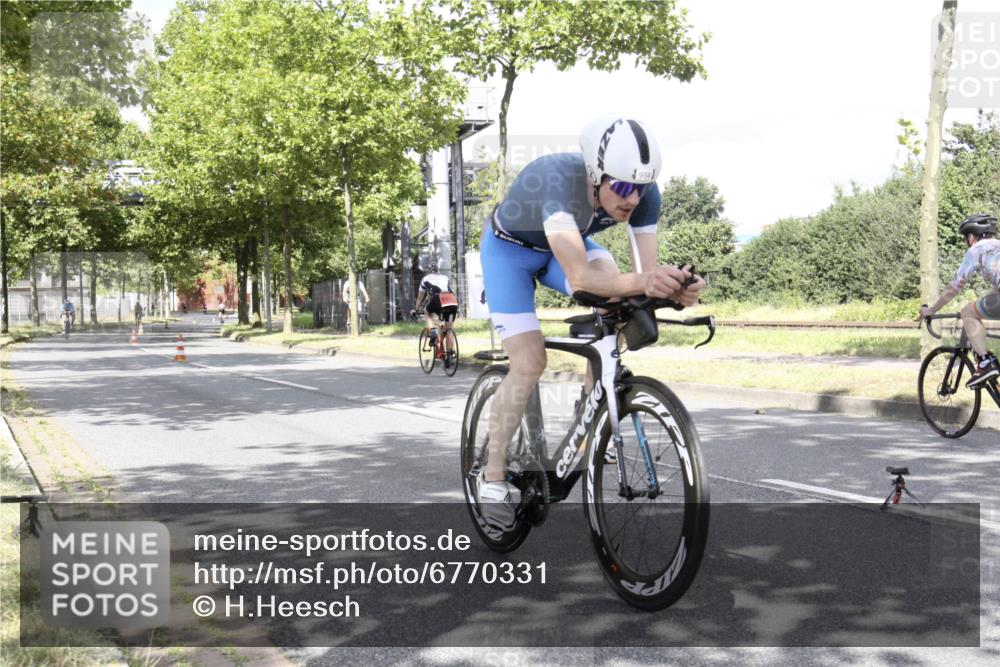 11.08.2024 - GEWOBA Citytriathlon Bremen H.Heesch http://msf.ph/oto/6770331 11.08.2024 12:06:22 Radfahren 860, 924, 934, 978 meine-sportfotos.de