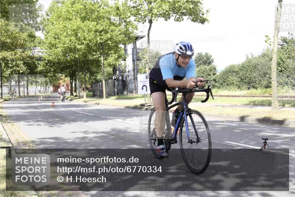 11.08.2024 - GEWOBA Citytriathlon Bremen H.Heesch http://msf.ph/oto/6770334 11.08.2024 12:06:27 Radfahren 924, 934, 978 meine-sportfotos.de