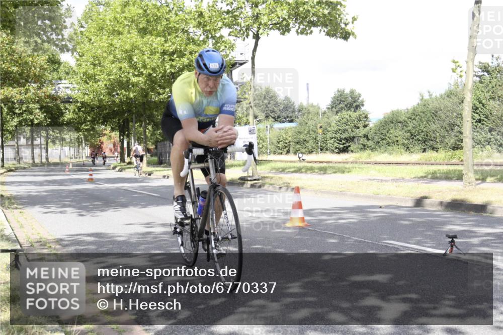 11.08.2024 - GEWOBA Citytriathlon Bremen H.Heesch http://msf.ph/oto/6770337 11.08.2024 12:06:32 Radfahren 924, 934, 978 meine-sportfotos.de
