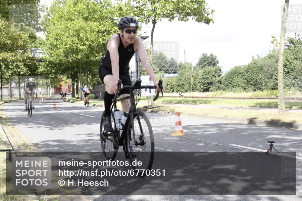 11.08.2024 - GEWOBA Citytriathlon Bremen H.Heesch http://msf.ph/oto/6770351 11.08.2024 12:06:57 Radfahren 815, 886, 910, 915, 939, 1025 meine-sportfotos.de