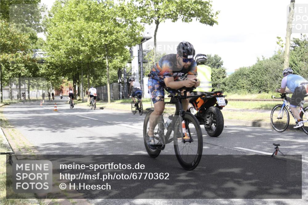 11.08.2024 - GEWOBA Citytriathlon Bremen H.Heesch http://msf.ph/oto/6770362 11.08.2024 12:07:17 Radfahren 779, 792, 812, 847, 848, 901, 910, 1015, 1037 meine-sportfotos.de