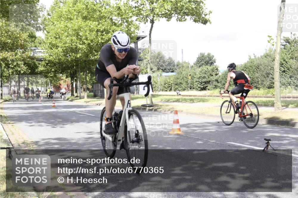 11.08.2024 - GEWOBA Citytriathlon Bremen H.Heesch http://msf.ph/oto/6770365 11.08.2024 12:07:22 Radfahren 779, 792, 812, 847, 848, 901, 1015, 1037 meine-sportfotos.de