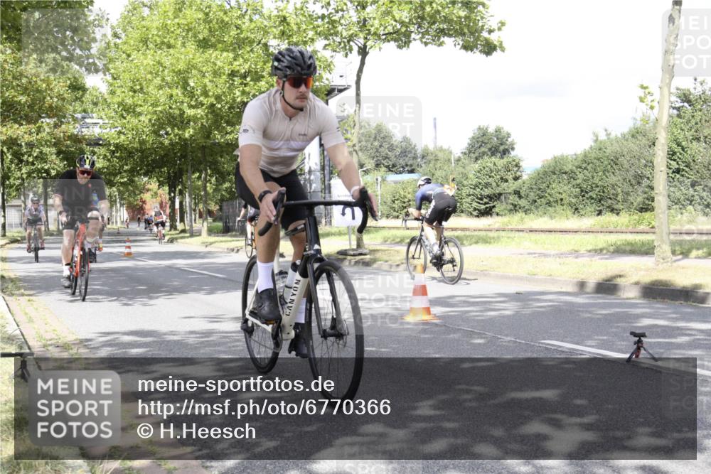 11.08.2024 - GEWOBA Citytriathlon Bremen H.Heesch http://msf.ph/oto/6770366 11.08.2024 12:07:26 Radfahren 779, 792, 794, 812, 817, 847, 848, 901, 1015, 1037 meine-sportfotos.de
