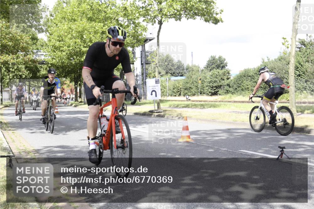 11.08.2024 - GEWOBA Citytriathlon Bremen H.Heesch http://msf.ph/oto/6770369 11.08.2024 12:07:27 Radfahren 779, 792, 794, 812, 817, 847, 848, 901, 1015, 1037 meine-sportfotos.de