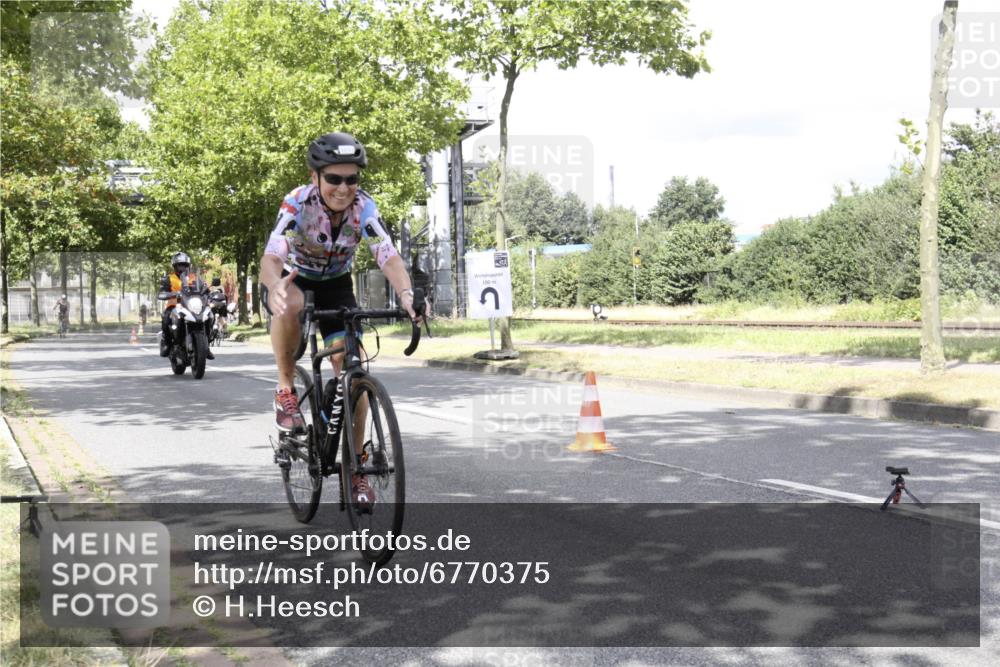 11.08.2024 - GEWOBA Citytriathlon Bremen H.Heesch http://msf.ph/oto/6770375 11.08.2024 12:07:29 Radfahren 779, 785, 792, 794, 812, 817, 847, 848, 901, 1015, 1037 meine-sportfotos.de