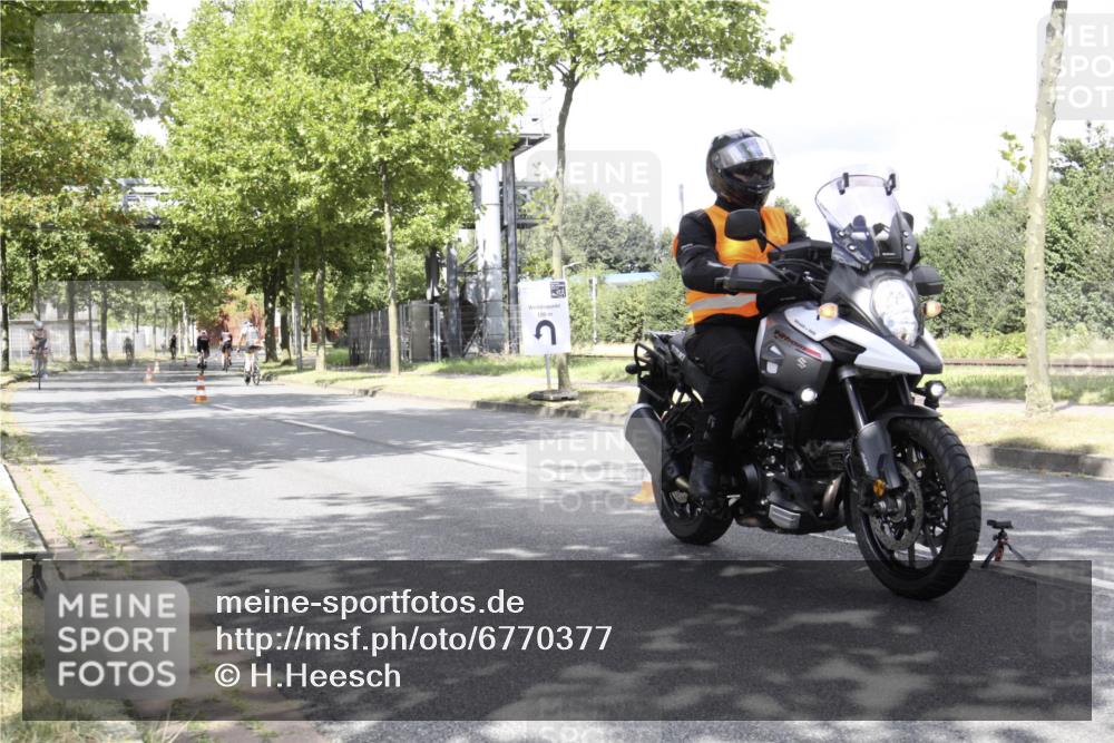 11.08.2024 - GEWOBA Citytriathlon Bremen H.Heesch http://msf.ph/oto/6770377 11.08.2024 12:07:30 Radfahren 779, 785, 792, 794, 812, 817, 847, 848, 1037 meine-sportfotos.de