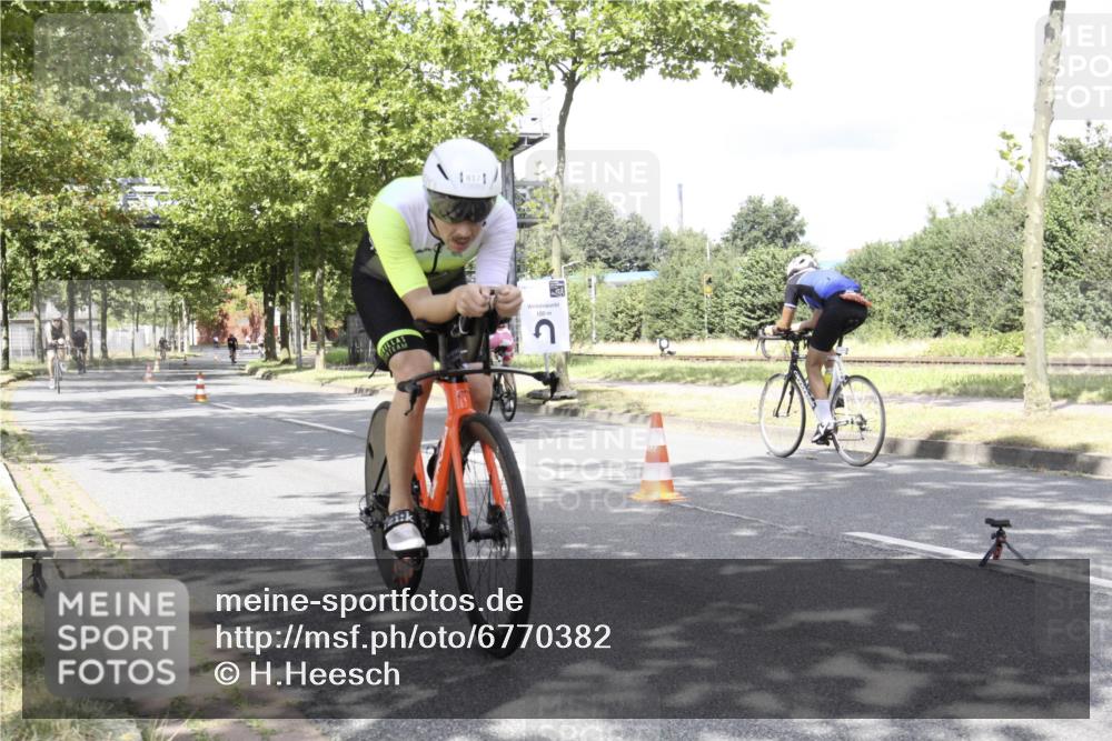 11.08.2024 - GEWOBA Citytriathlon Bremen H.Heesch http://msf.ph/oto/6770382 11.08.2024 12:07:37 Radfahren 779, 785, 792, 794, 812, 817, 829, 847, 848, 929, 1037 meine-sportfotos.de